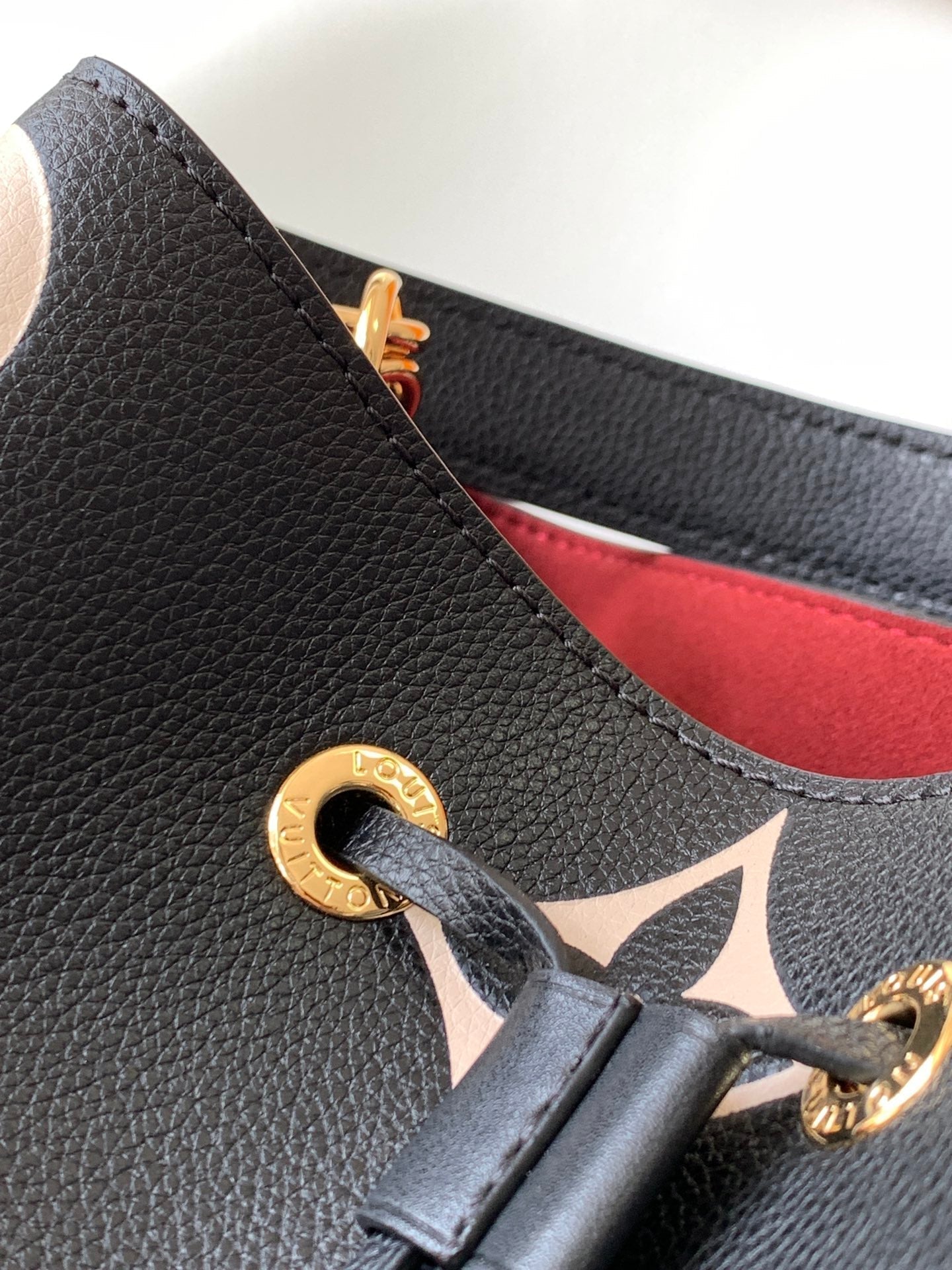 LV NéoNoé MM Black & Cream  Embossed Monogram Empreinte Cowhide 268068