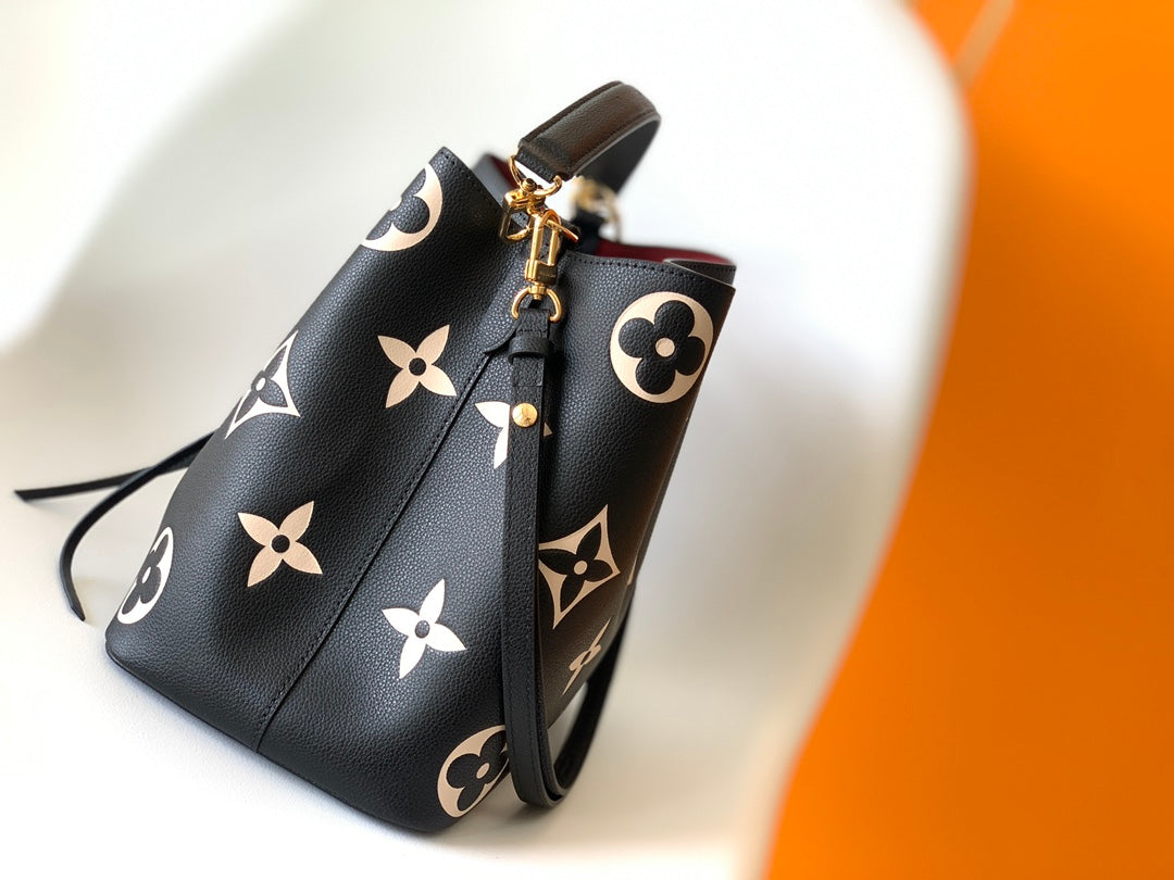 LV NéoNoé MM Black & Cream  Embossed Monogram Empreinte Cowhide 268068