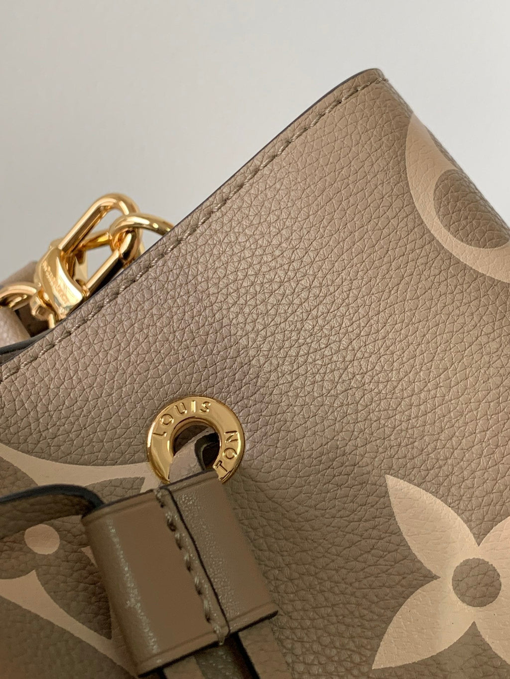 LV NéoNoé MM Tourterelle Gray & Cream  Embossed Monogram Empreinte Cowhide 268066