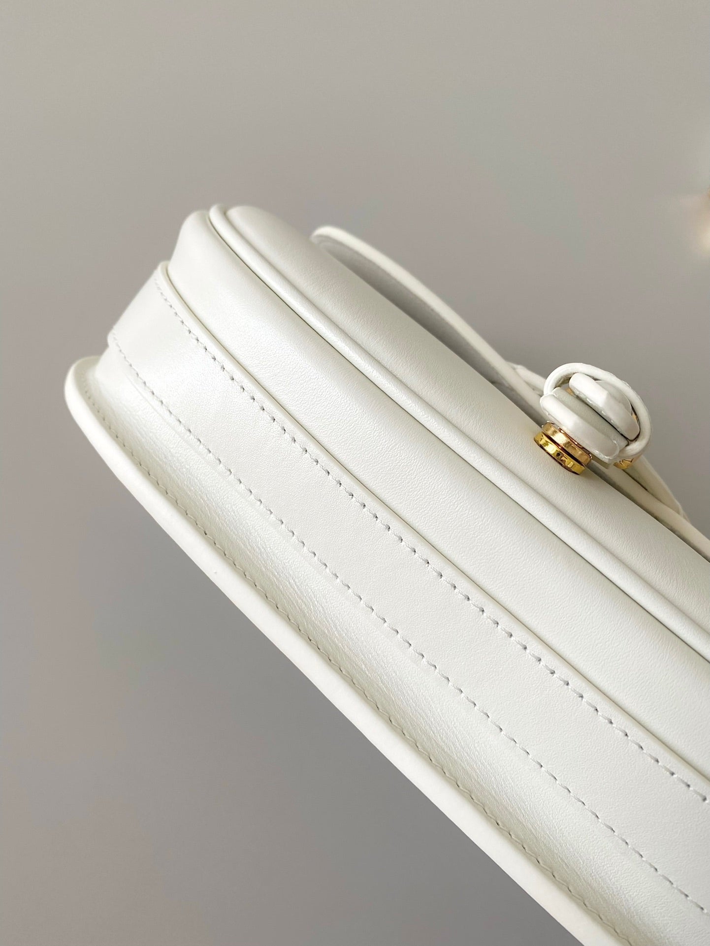 medium cd east west bobby 22cm white calfskin ghw
