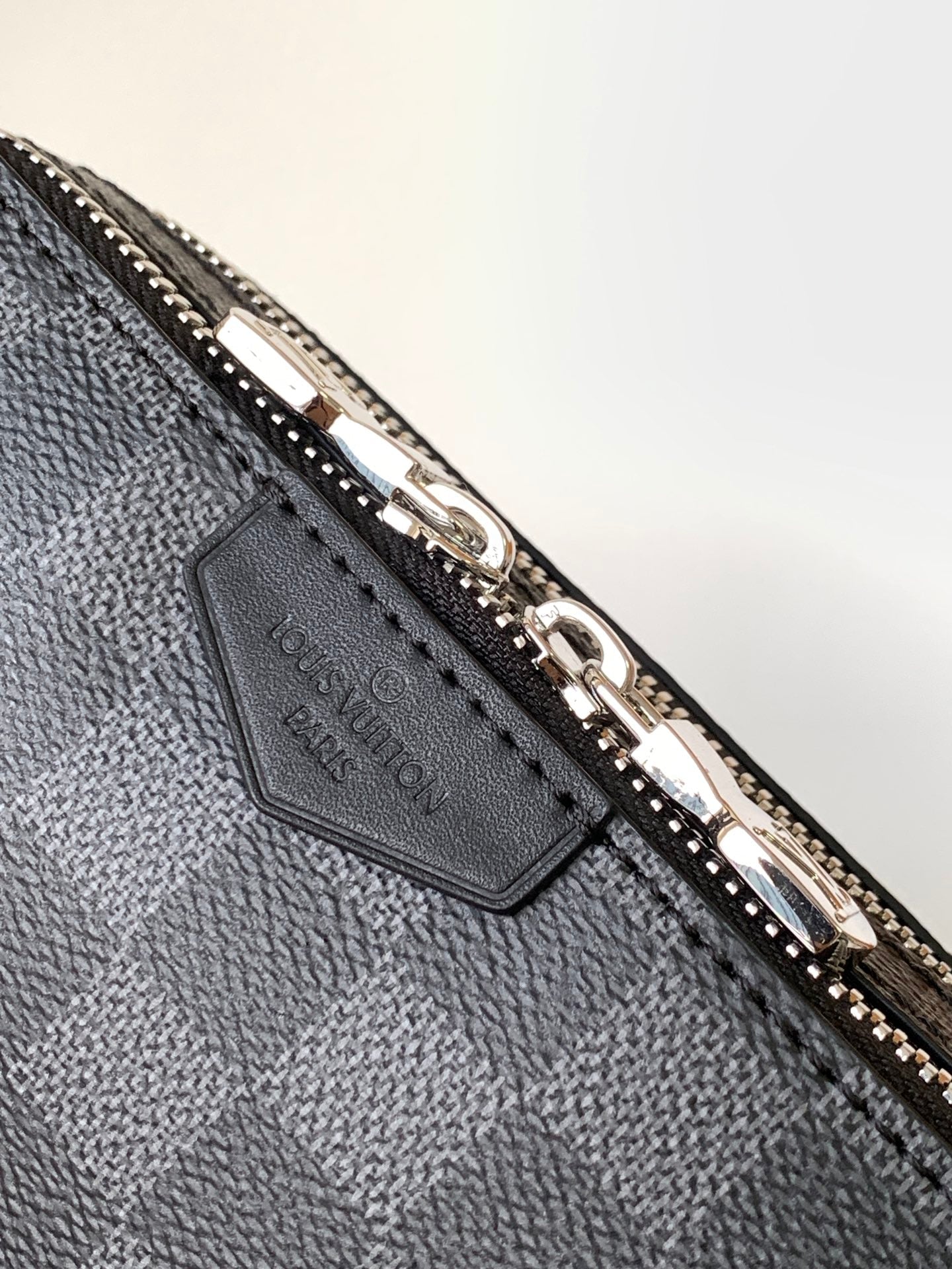LV Alpha Wearable Wallet Black Damier Graphite 268784