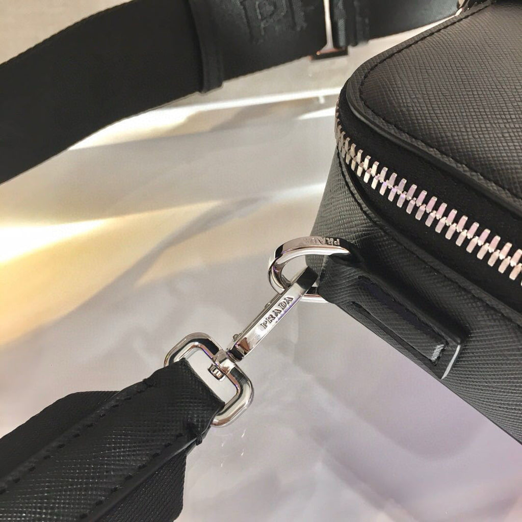 PRA CAMERA BAG 18CM IN BLACK TRIANGLE PATTERN COWHIDE SILVER HARDWARE