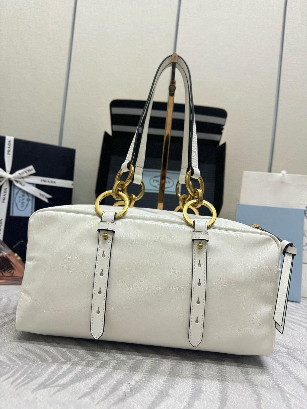 DANGLE TOP HANDLE BAG 30 IN WHITE PATENT CALFSKIN