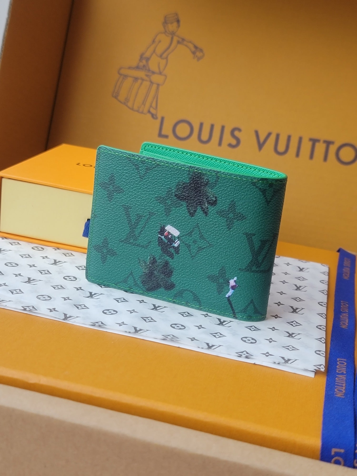 LV Multiple Wallet Featuretiny Sport Scenes Printed Cowhide