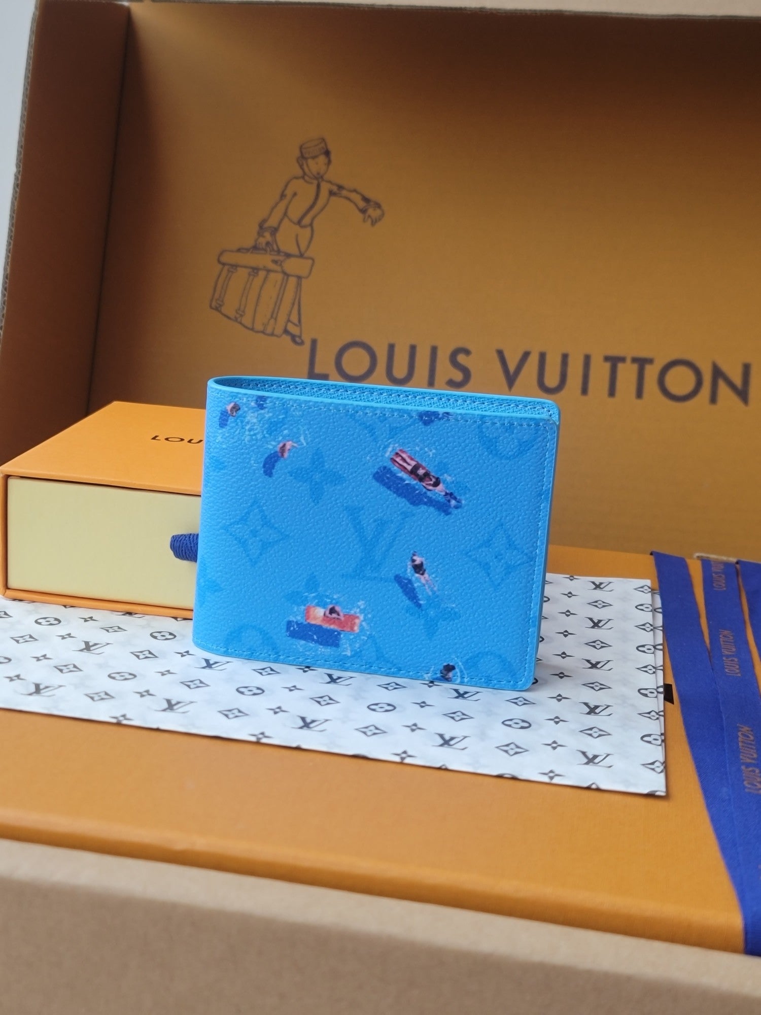 LV Multiple Wallet Featuretiny Sport Scenes Printed Cowhide