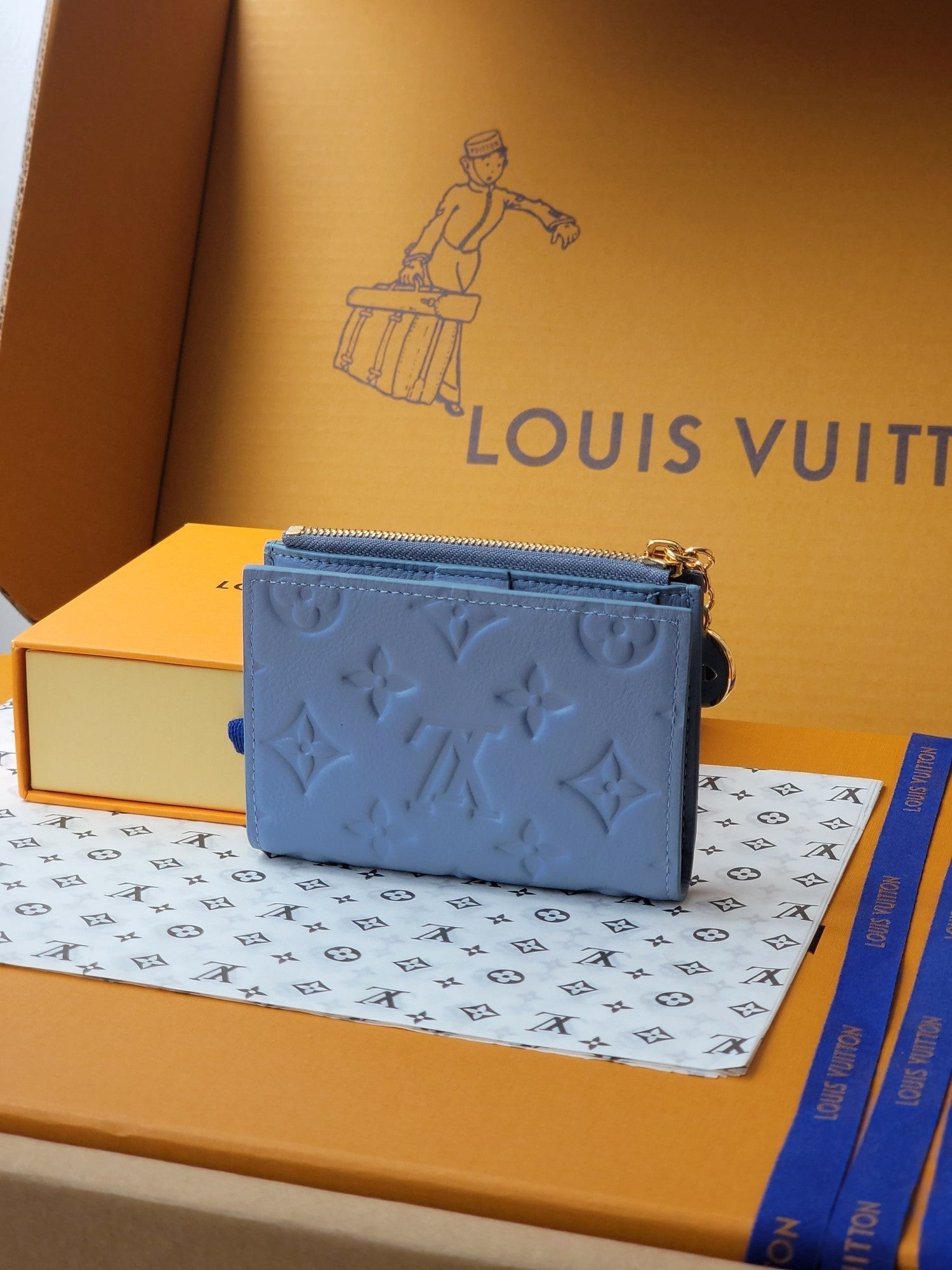 LV M14654  Lisa Wallet Blue Monogram Embossed cowhide GHW