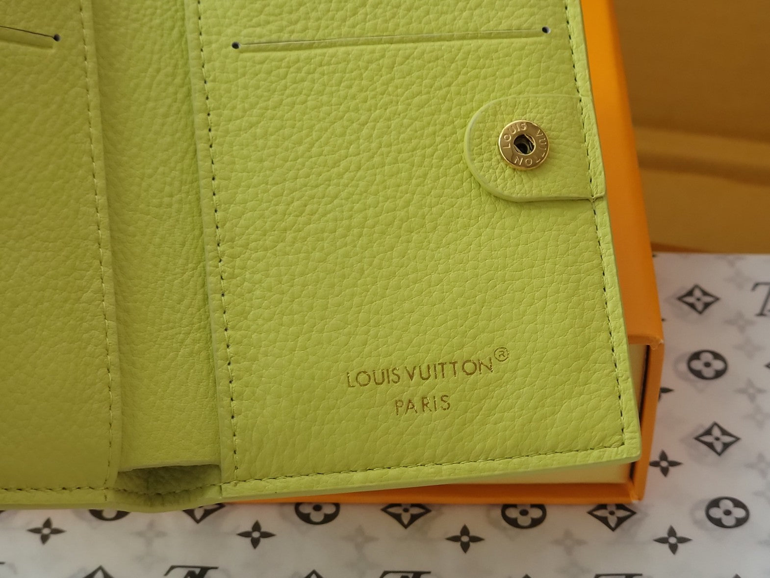 LV M14655 Lisa Wallet Light Green Monogram Embossed cowhide GHW