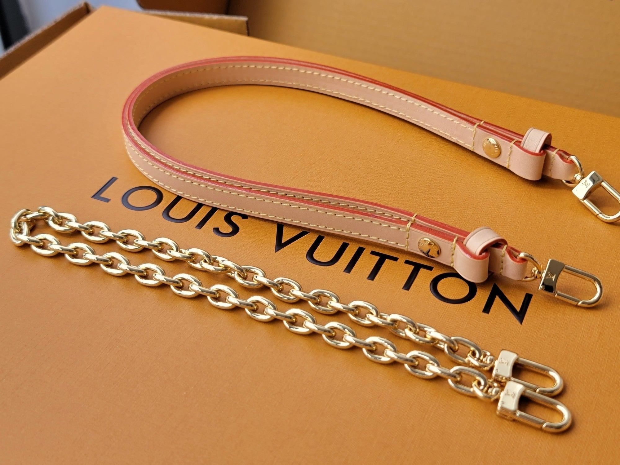 LV x TM M14239  Wallet On Chain Ivy White Monogram cherry Canvas GHW