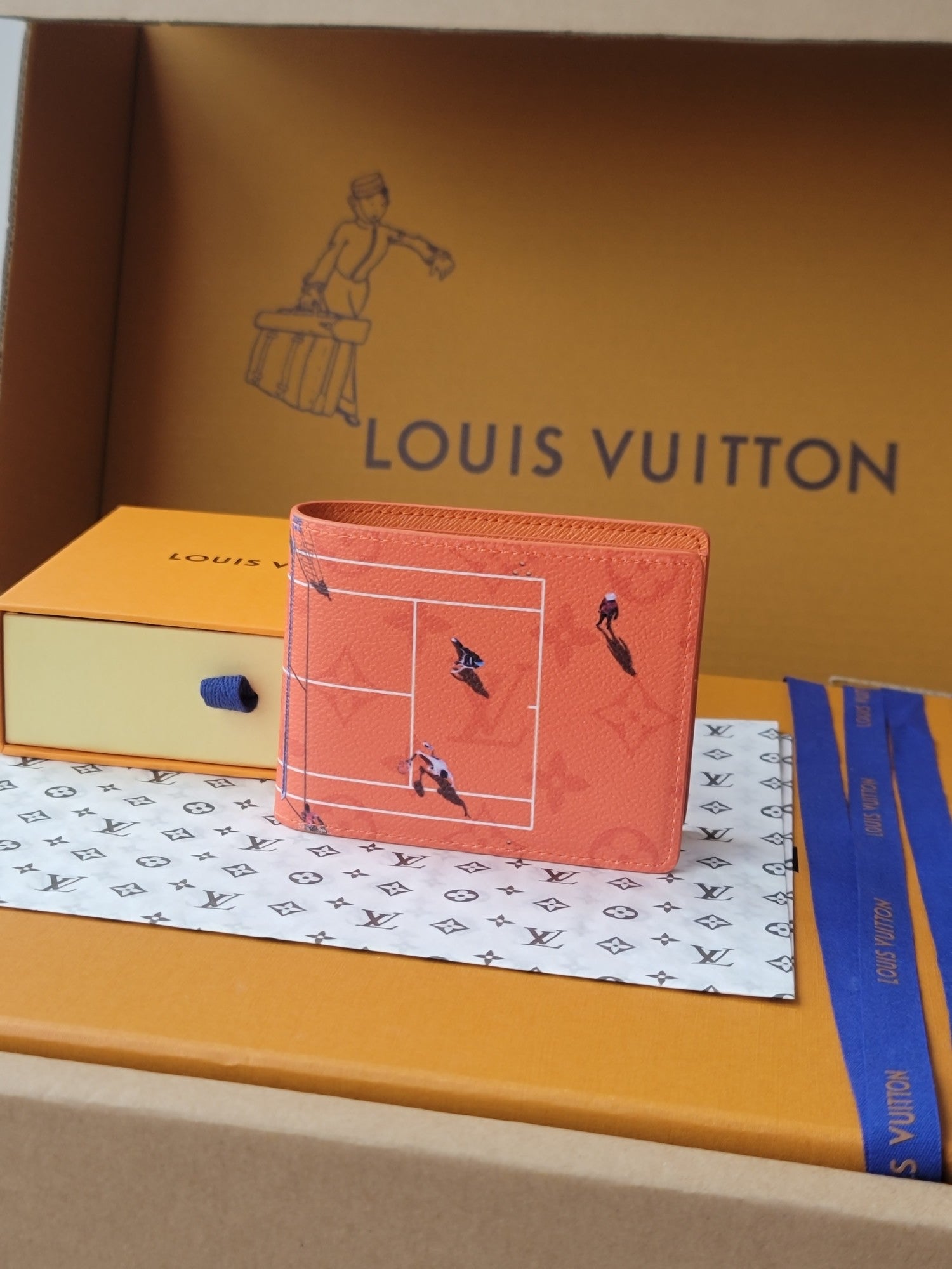 LV Multiple Wallet Featuretiny Sport Scenes Printed Cowhide