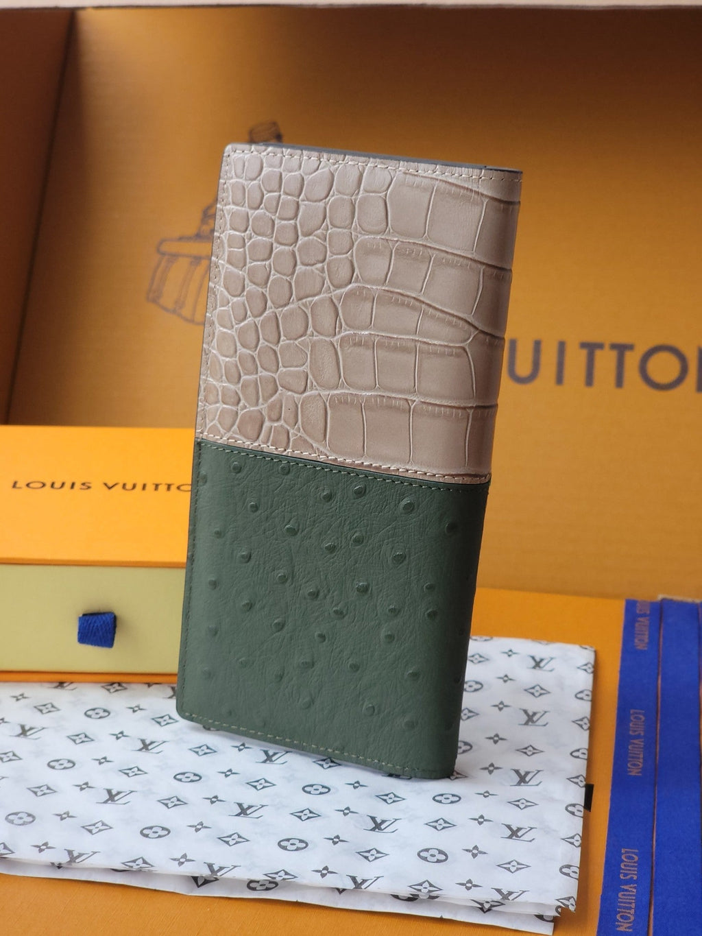 LV M84668 Brazza Wallet Multicolor Alligator Ostrich Calfskin