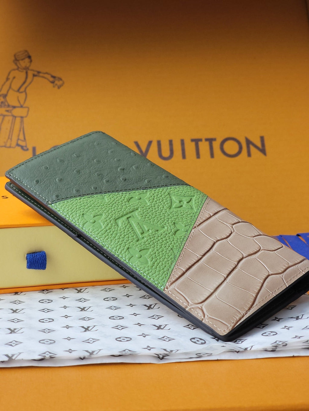 LV M84668 Brazza Wallet Multicolor Alligator Ostrich Calfskin