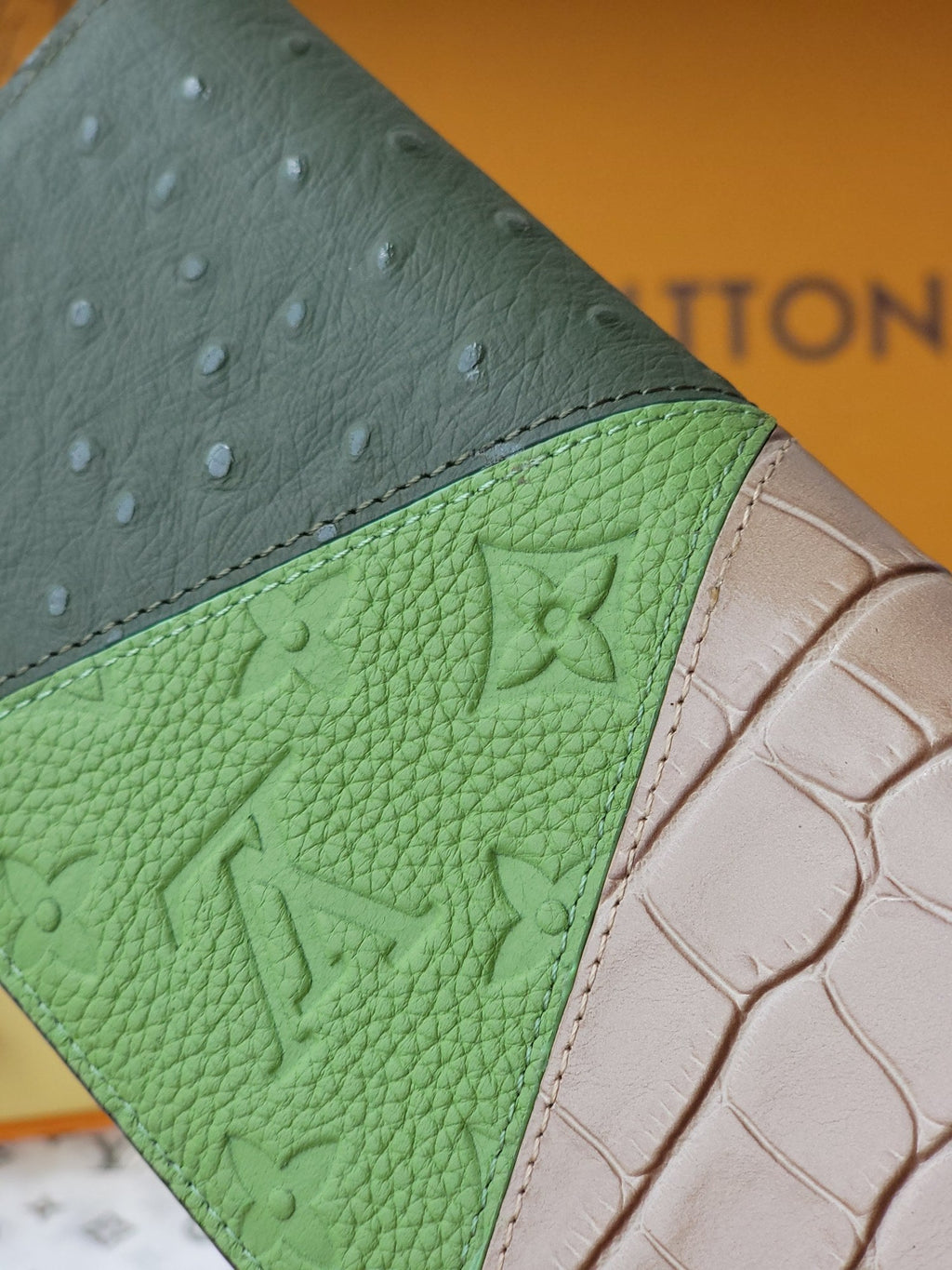 LV M84668 Brazza Wallet Multicolor Alligator Ostrich Calfskin