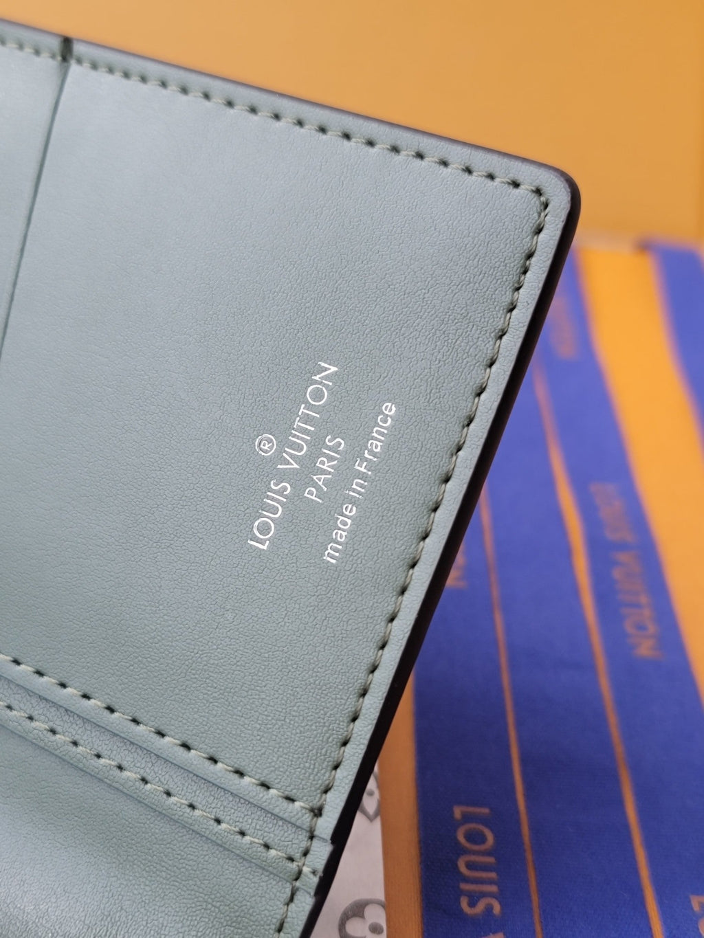 LV M84668 Brazza Wallet Multicolor Alligator Ostrich Calfskin