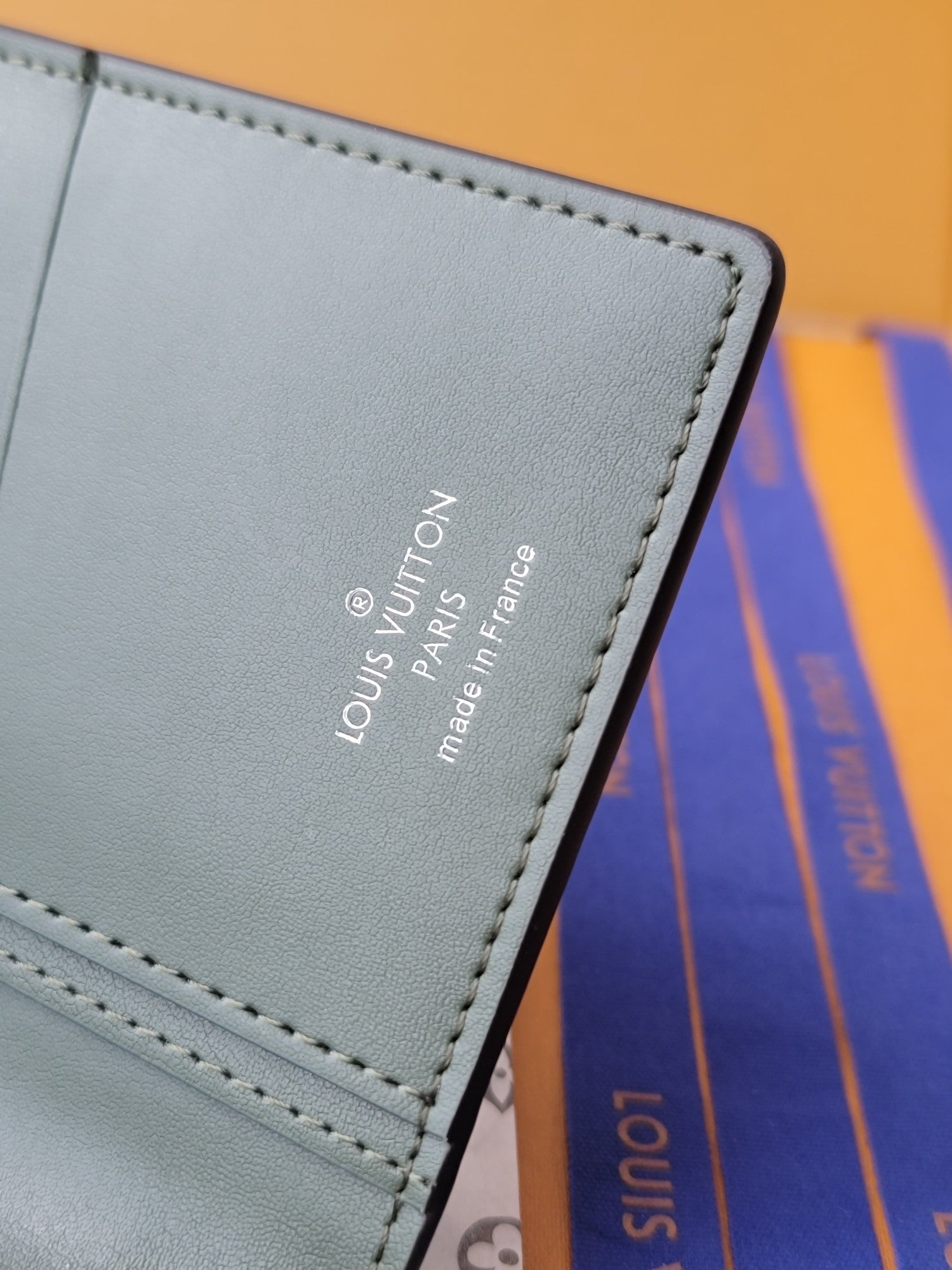 LV M84668 Brazza Wallet Multicolor Alligator Ostrich Calfskin