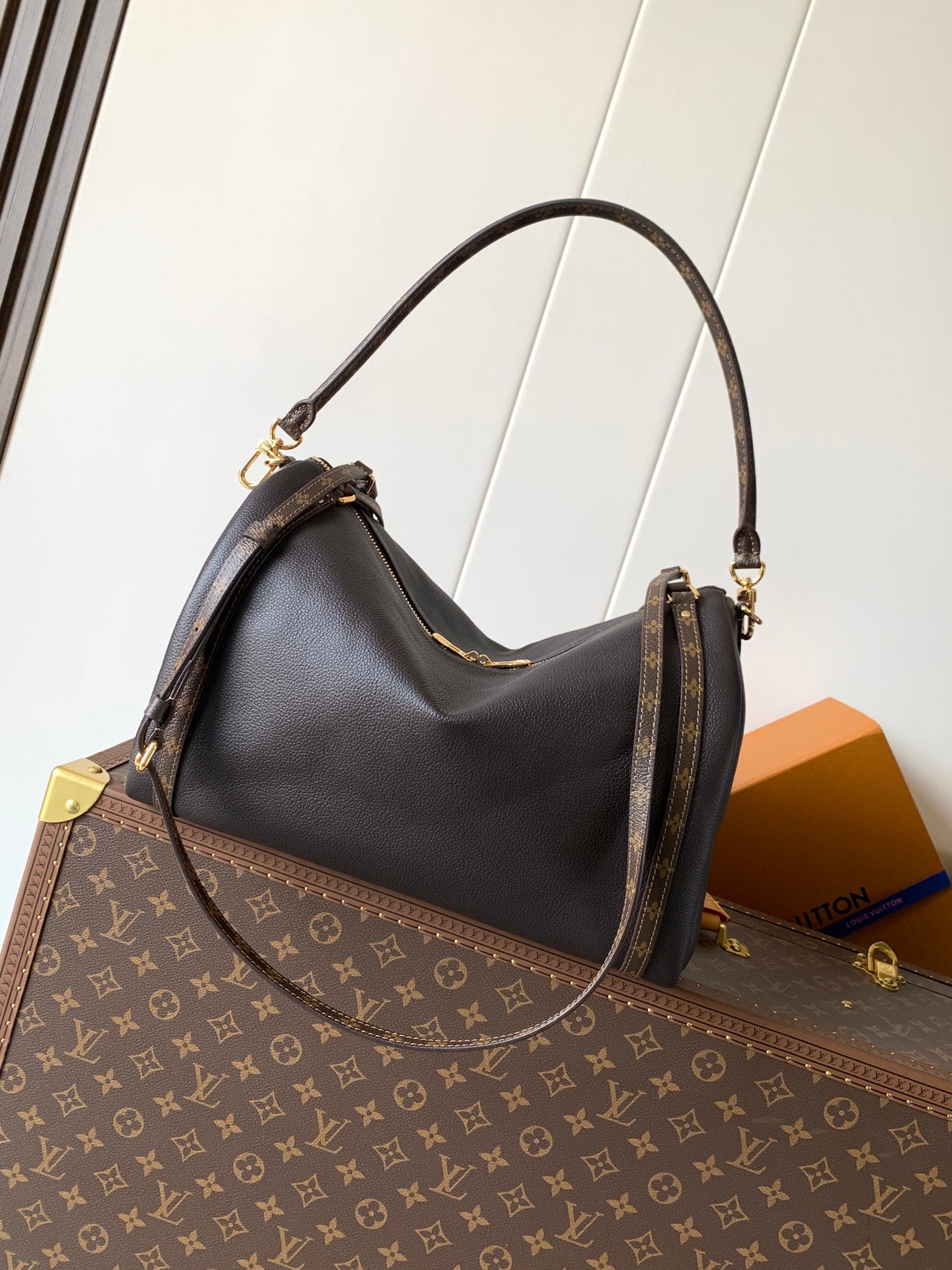 LV M26359 Express MM Handbag 36cm Black Cowhide GHW