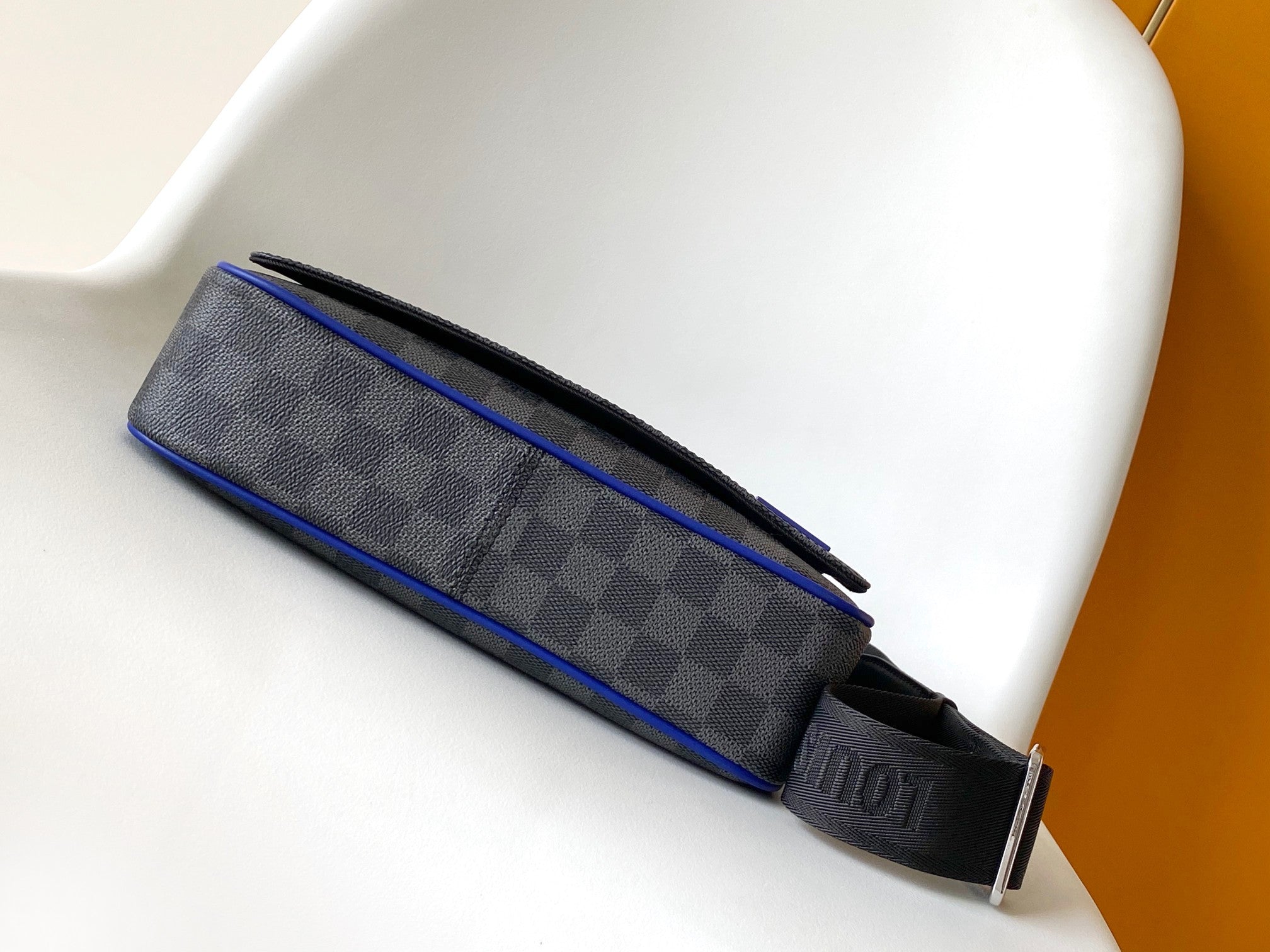 LV N00085 District Messenger Black Indigo Blue Damier Graphite Canvas 268780