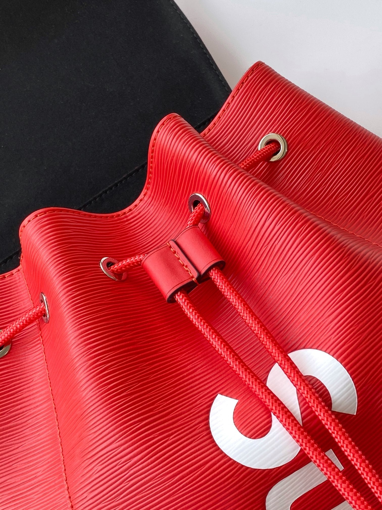 LV x Supreme Christopher Backpack Red Epi XL Cowhide 268773