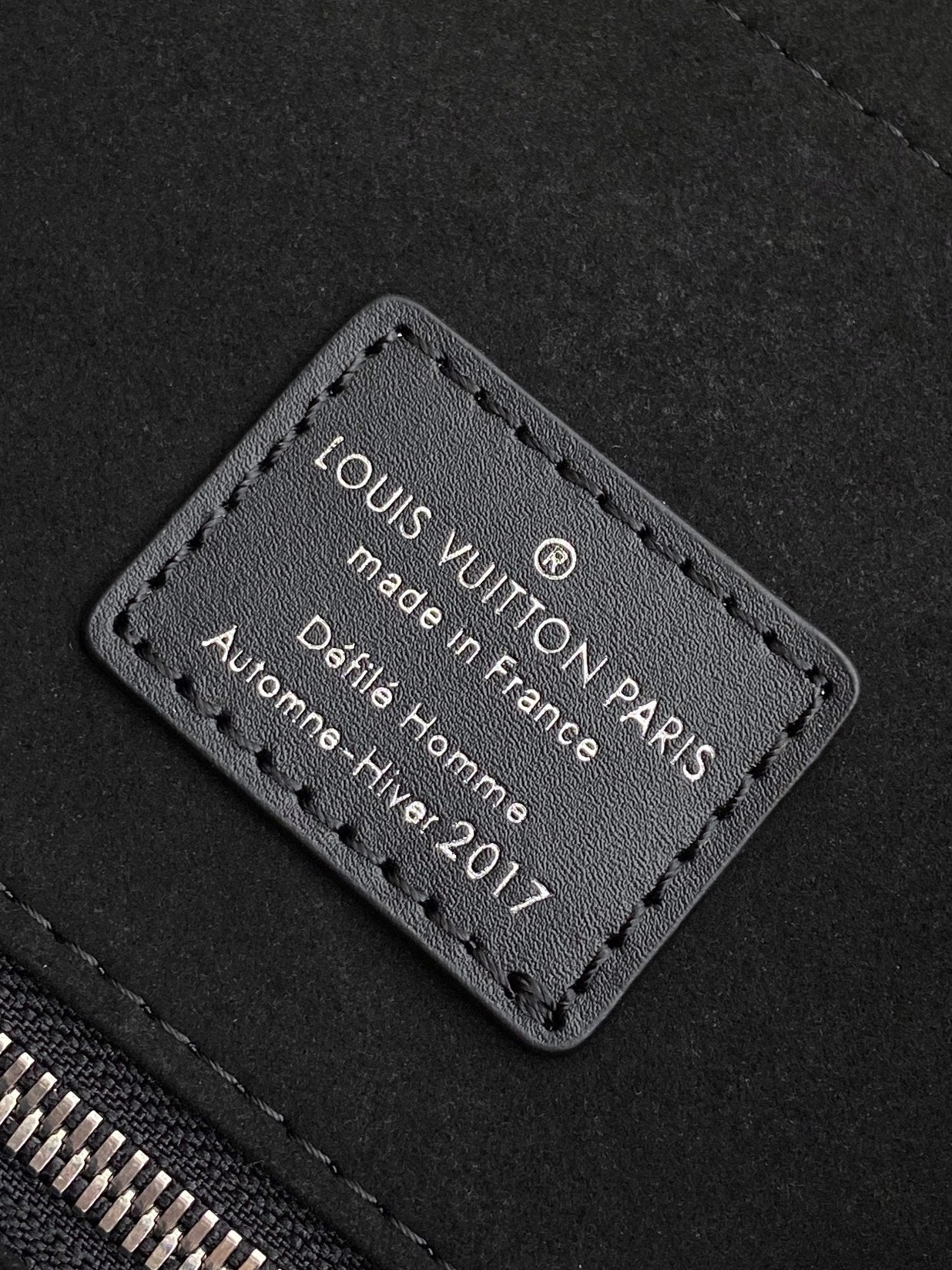 LV M41079 Christopher MM Backpack Black Epi XL Cowhide 268775