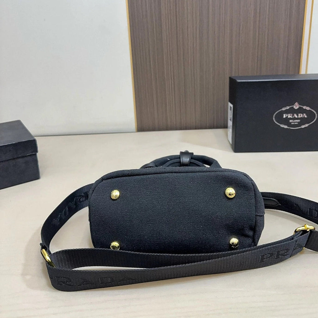 EMBOSSED LOGO TOTE BAG 30 IN BLACK FABIC